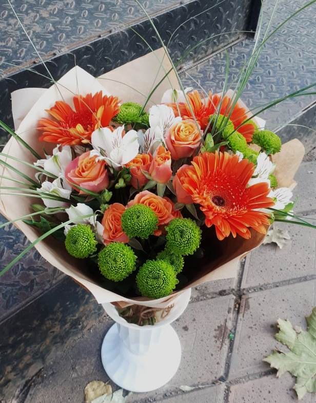 Букет цветов из: Герберы, Хризантемы, Альстромерии и Розы в Тотьме