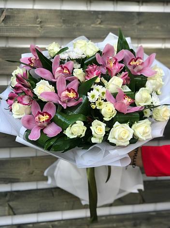 Букет цветов из: Розы и Хризантемы в Тотьме