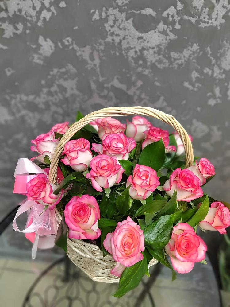 Цветочная композиция из Розы в корзине в Тотьме