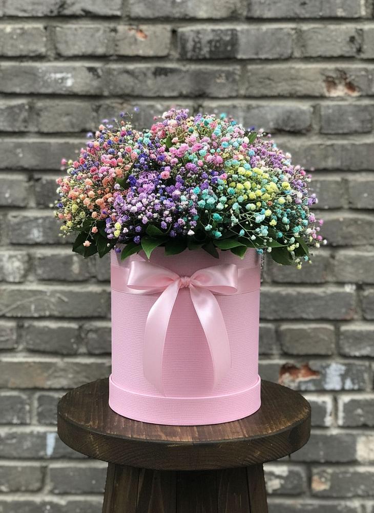 Цветочная композиция из Гипсофила и Розы в шляпной коробке в Тотьме
