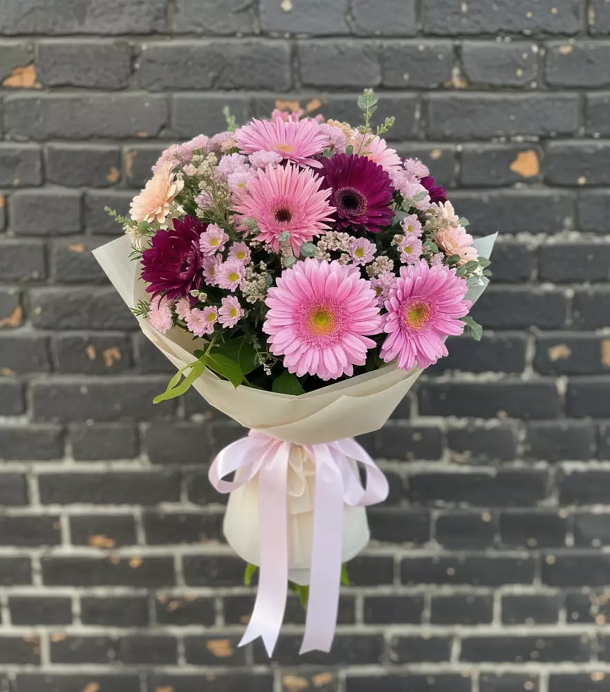 Букет цветов из: Герберы и Хризантемы в Тотьме