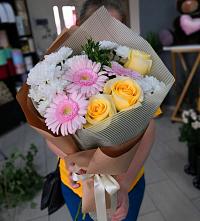 Букет цветов из:  Герберы, Розы и Хризантемы в Тотьме