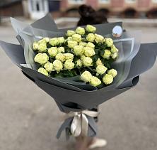 Букет Белые кустовые розы Солинеро в Тотьме
