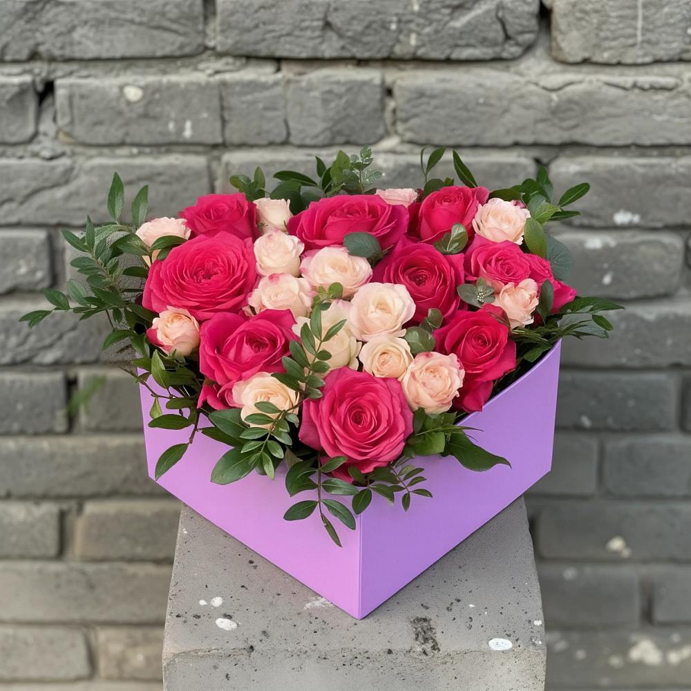 Цветочная композиция из Розы в коробке в Тотьме