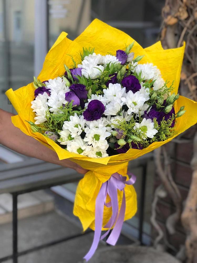 Букет цветов из: Ирисы, Хризантемы и Ромашки в Тотьме