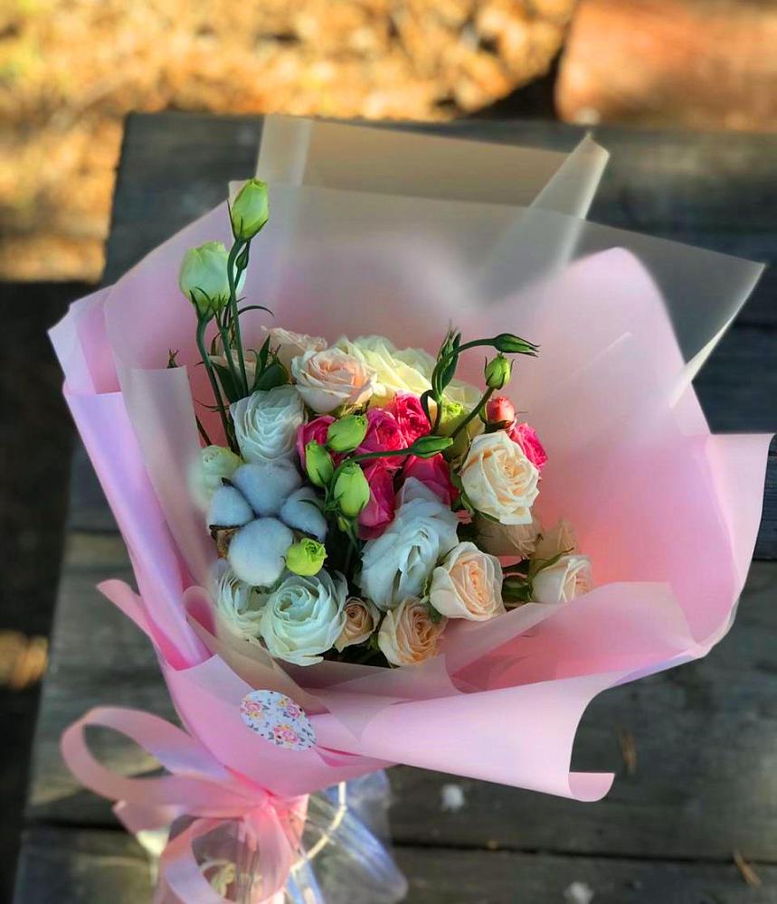 Букет цветов из: Розы и Лизиантусы в Тотьме