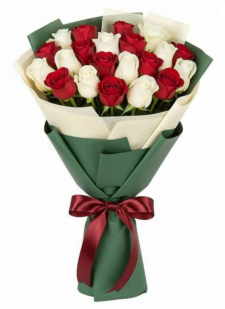 Букет Микс из красных и белых роз в Тотьме