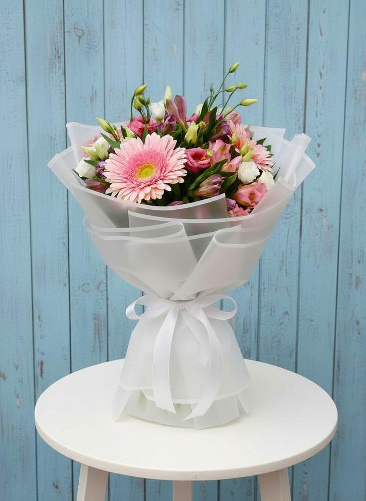 Букет цветов из: Герберы, Альстромерии и Лизиантусы в Тотьме