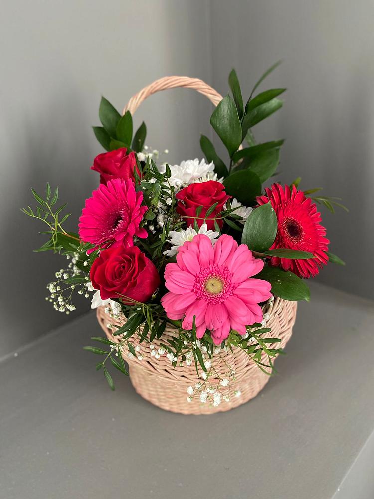 Цветочная композиция из Розы, Хризантемы и Герберы в корзине в Тотьме