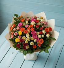 Букет Микс из разноцветных кустовых роз в Тотьме