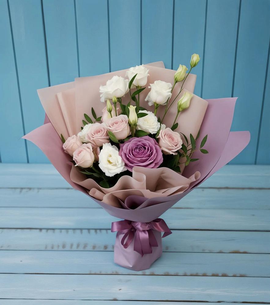 Букет цветов из: Розы и Лизиантусы в Тотьме